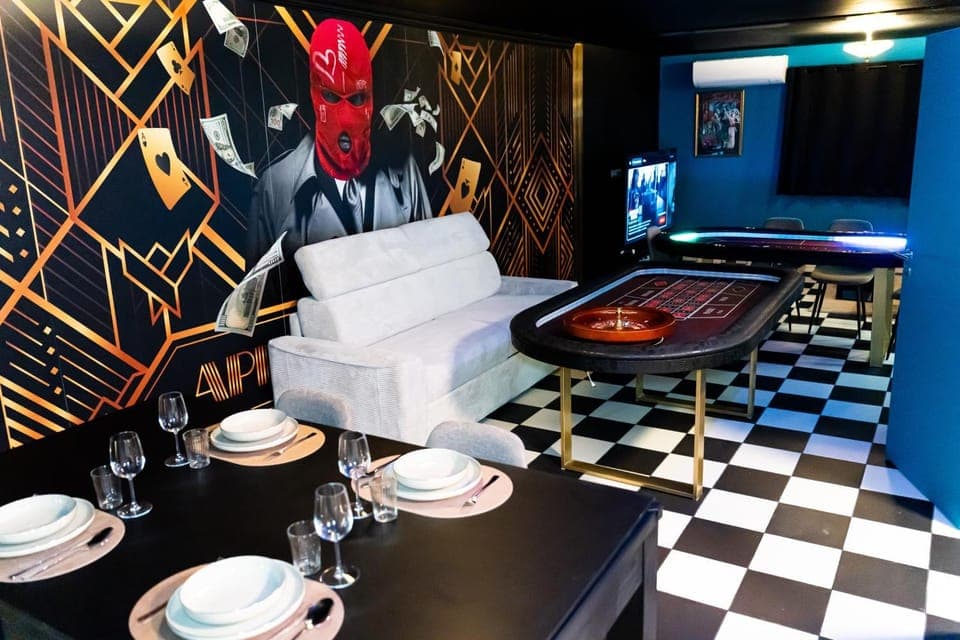 Living room, Seating area, Dining area