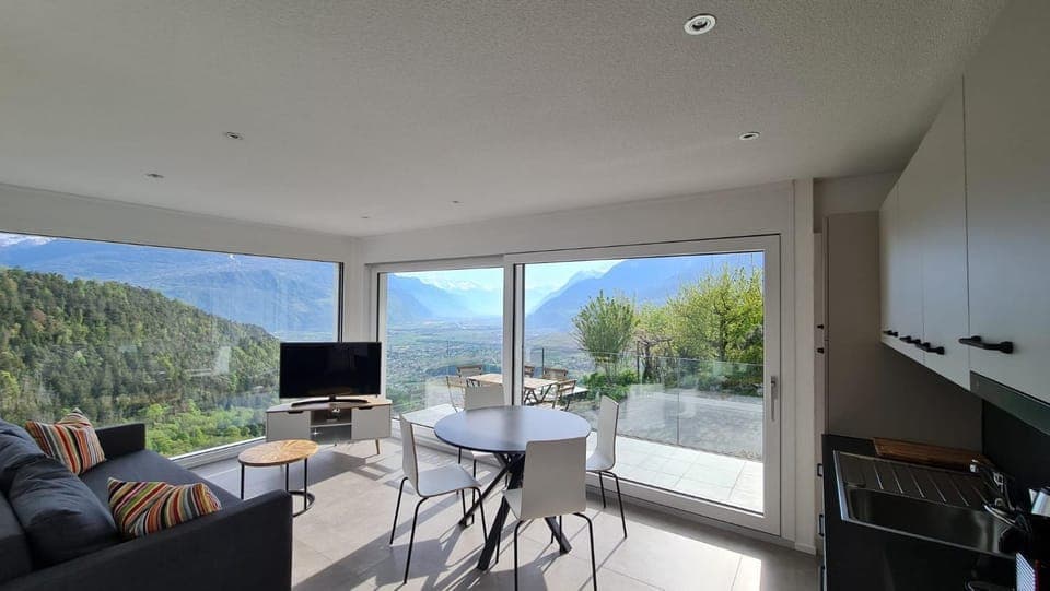 Natural landscape, TV and multimedia, View (from property/room), Balcony/Terrace, Living room, Seating area, Dining area, Mountain view