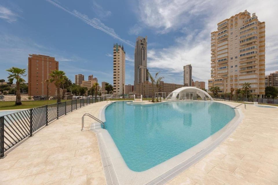 Sea view, 30th floor, Garage, heated pool, AC Apartment in Benidorm