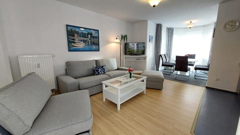 Living room, Seating area, internet