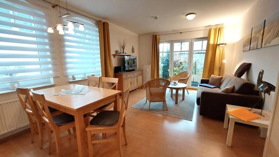 Living room, Seating area, Dining area