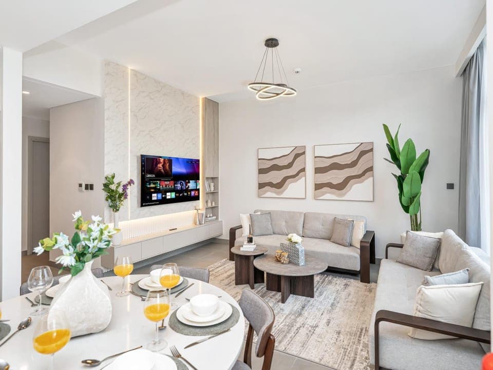 TV and multimedia, Living room, Seating area, Dining area