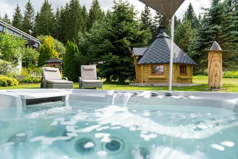 Garden, Hot Tub