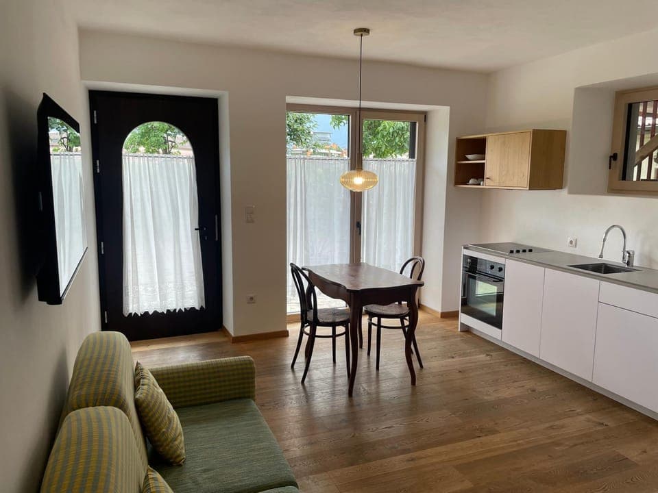 Living room, Seating area, Dining area, stove