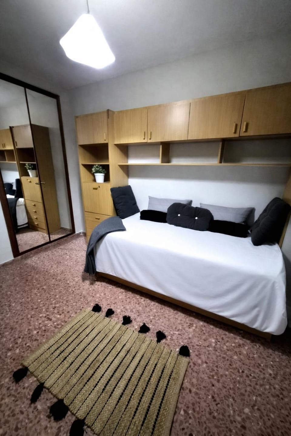 Bed, TV and multimedia, Balcony/Terrace, Photo of the whole room, Bedroom, storage, wardrobe
