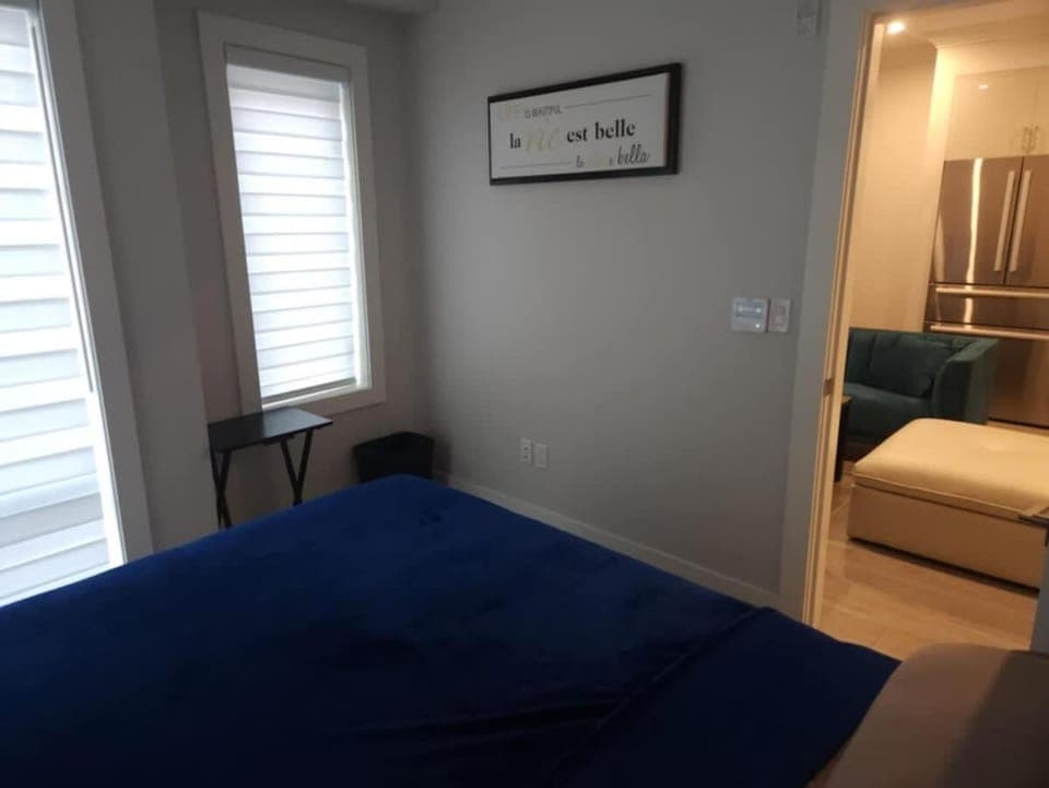 Bed, Living room, Bedroom