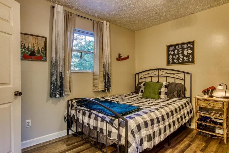 The Woodland Cottage Smoky Mountain Hideaway House in Pittman Center