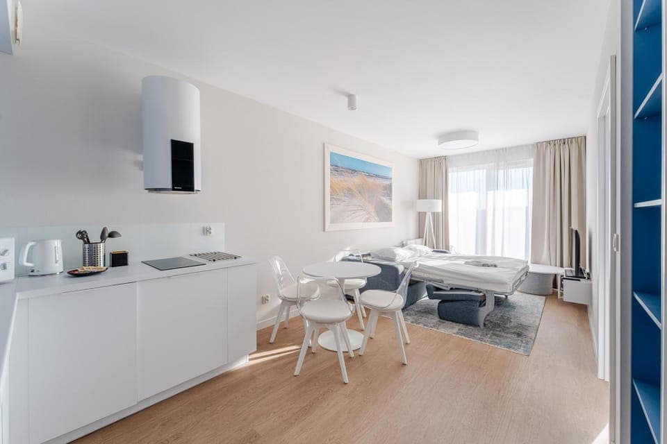 Kitchen or kitchenette, Living room, Bedroom, oven