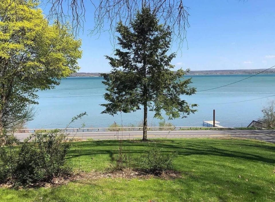 Peaceful Lakeview Cottage lake access & fire pit House in Fayette