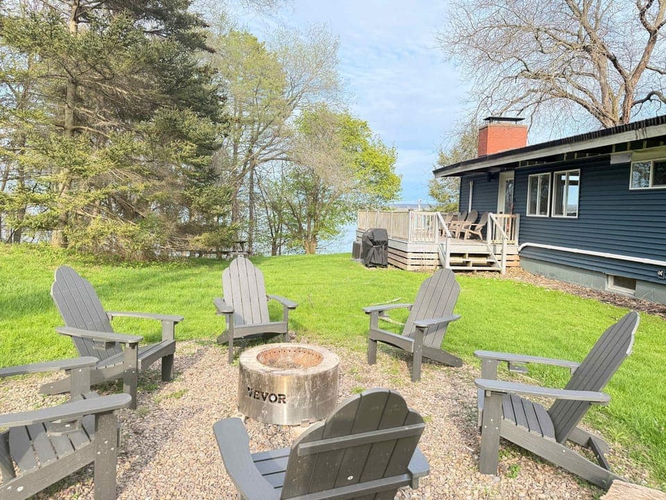 Peaceful Lakeview Cottage lake access & fire pit House in Fayette