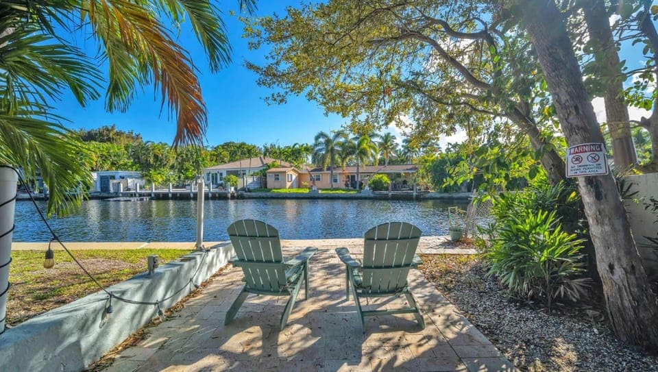 Lazy Cabana- Pool Canal Wilton Drive Apartment in Wilton Manors