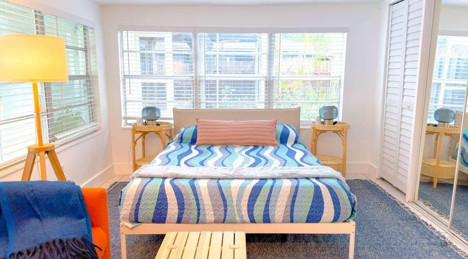 Lazy Cabana- Pool Canal Wilton Drive Apartment in Wilton Manors