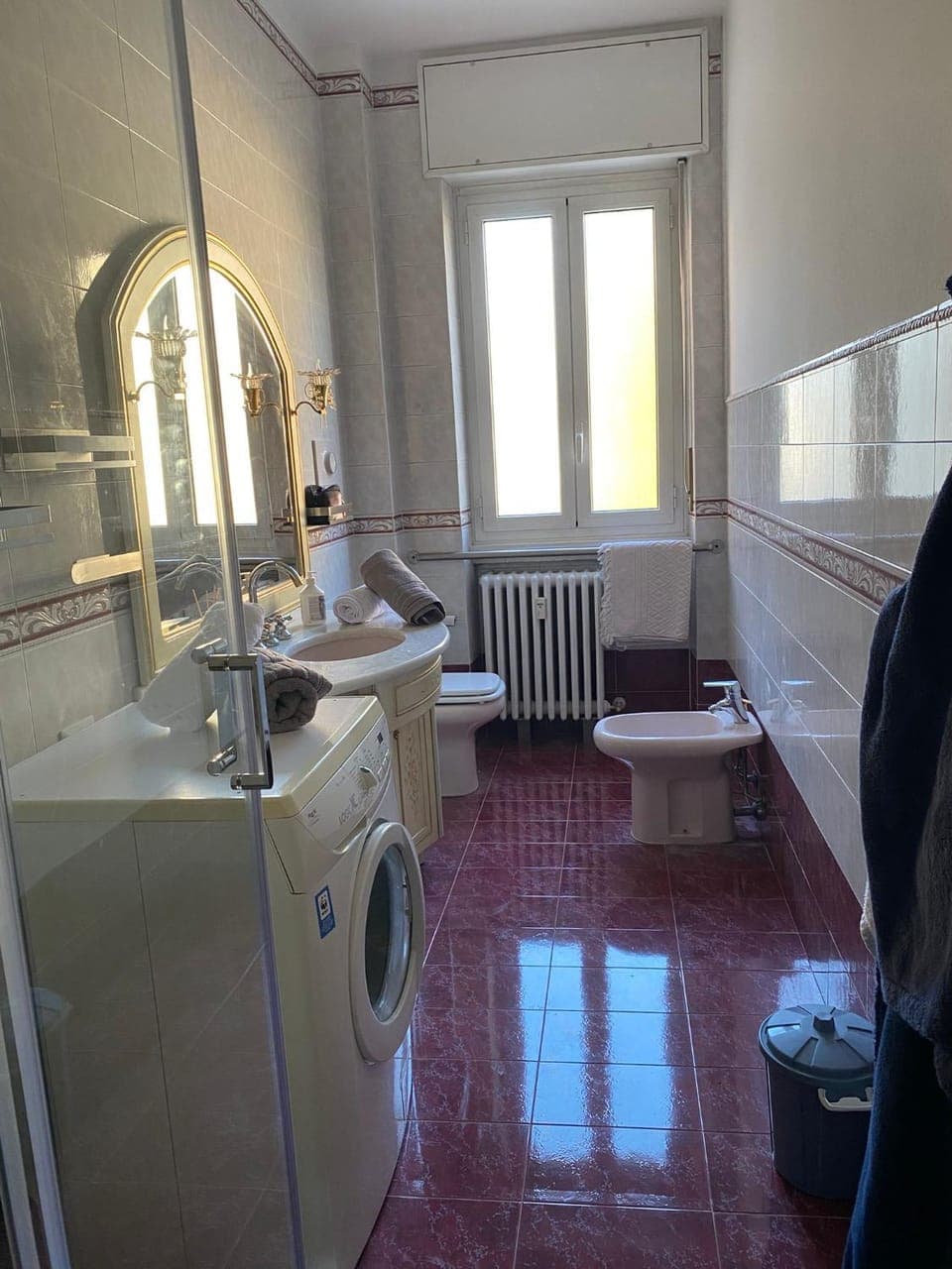 Toilet, Bathroom, towels, washing machine