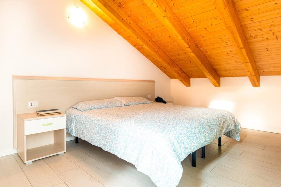 Photo of the whole room, Bedroom, heating, wardrobe, air conditioner