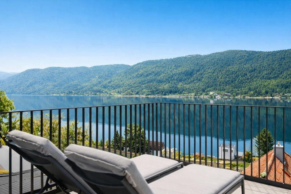 View (from property/room), Balcony/Terrace, Lake view