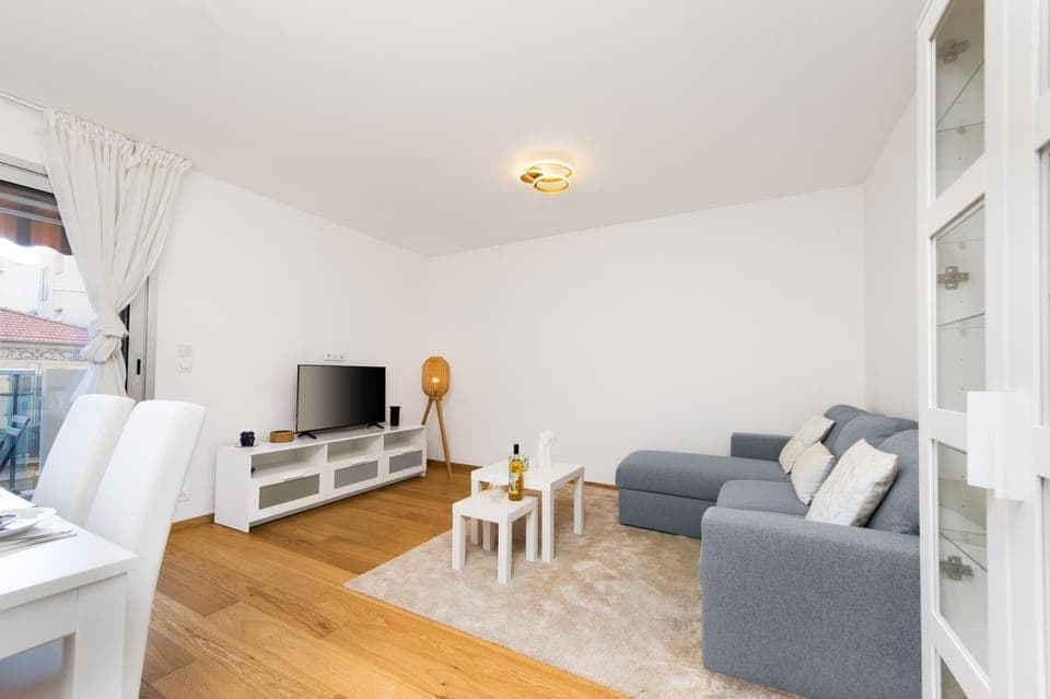 Communal lounge/ TV room, TV and multimedia, Living room, Seating area