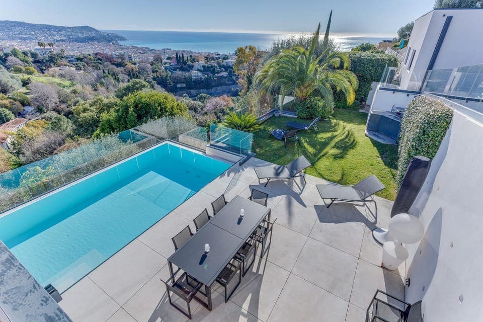 Property building, Patio, Balcony/Terrace, Pool view, Sea view, Swimming pool, sunbed