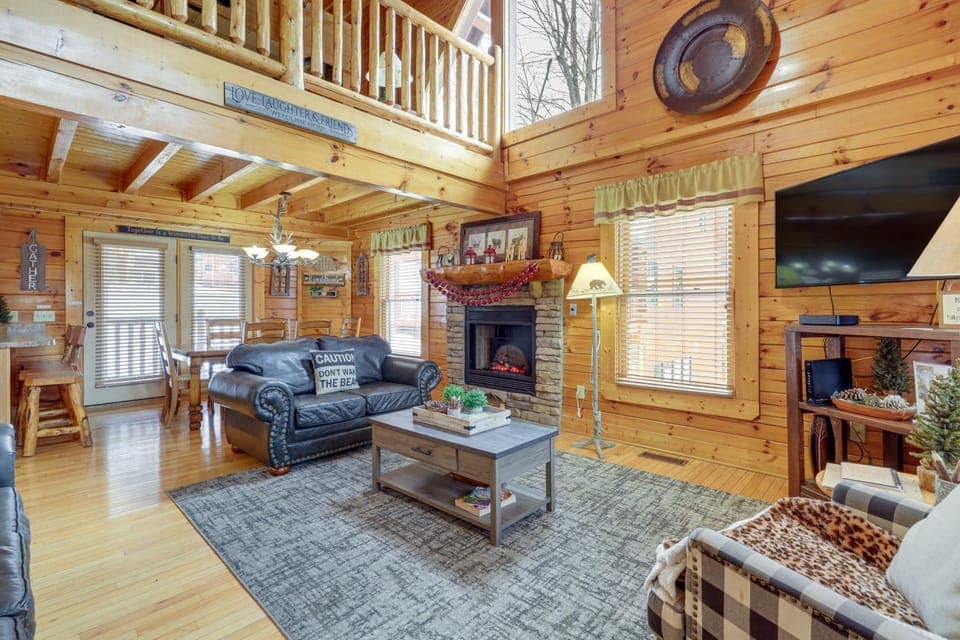 Family Haven with Hot Tub! 5 Mi to Dtwn Pigeon Forge House in Pigeon Forge