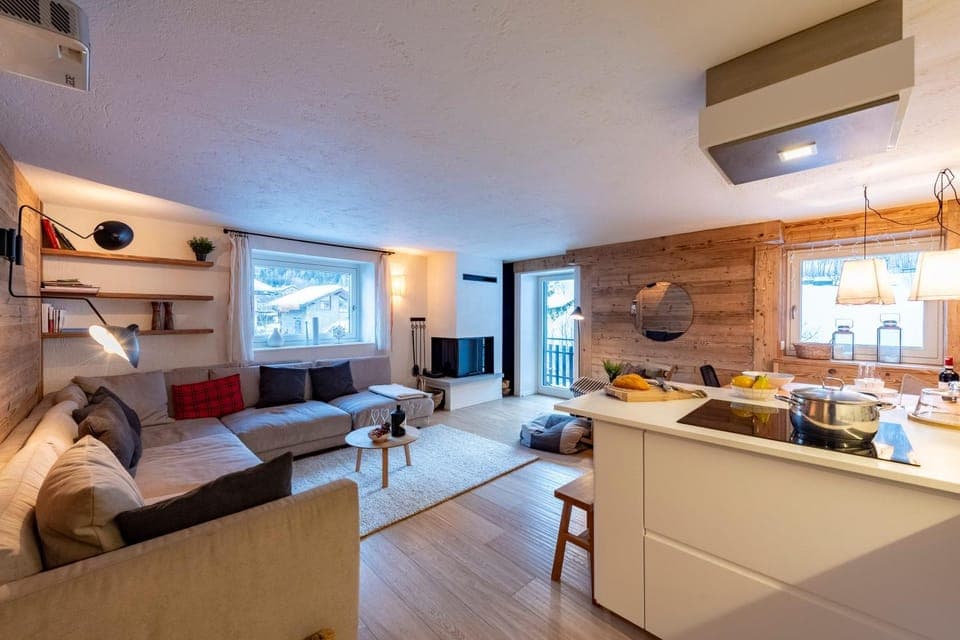 Living room, Dining area