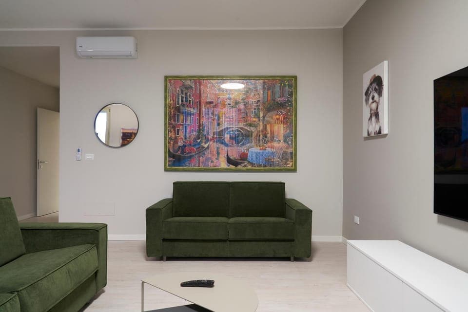 TV and multimedia, Living room, Seating area, air conditioner