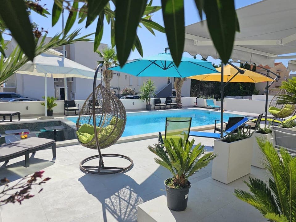 Swimming pool