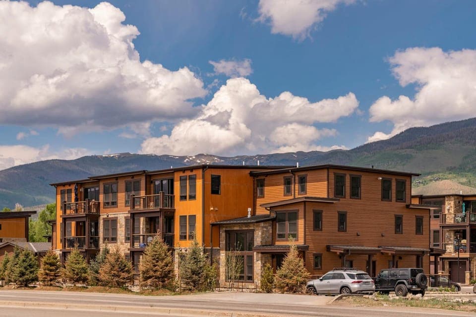 Upstay Lake Dillon Basecamp & Mountain Trails House in Silverthorne