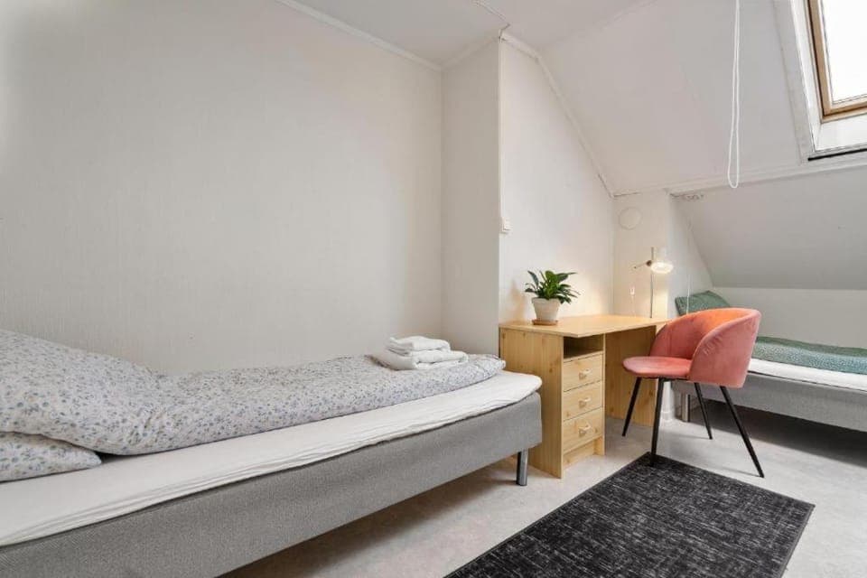 Photo of the whole room, Bedroom