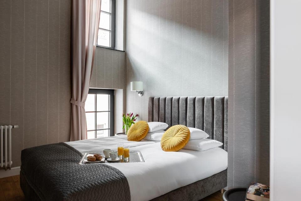 Seating area, Bedroom, internet, towels