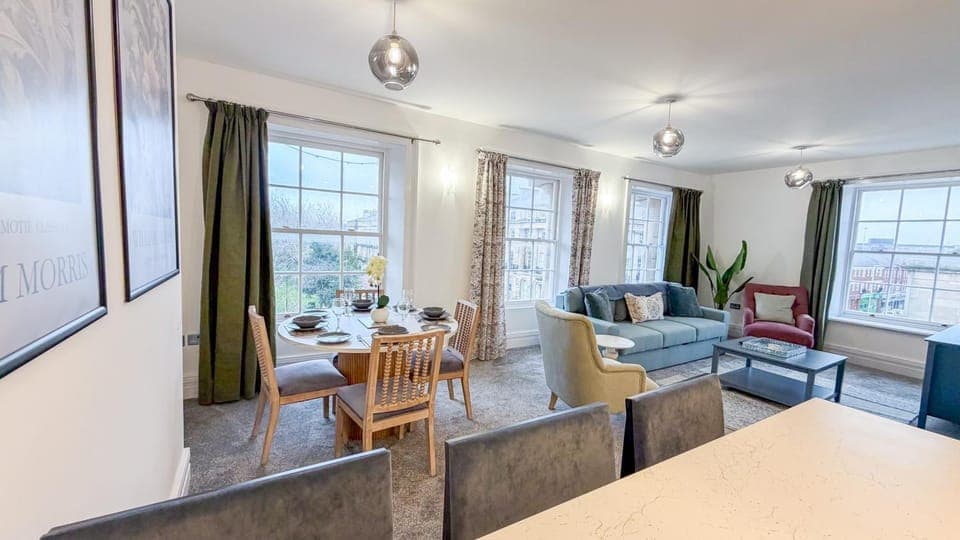 Living room, Seating area, Dining area, kitchen