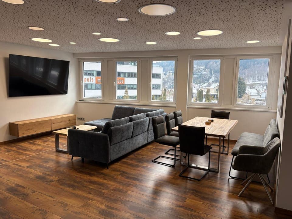 TV and multimedia, Living room, Seating area, Dining area