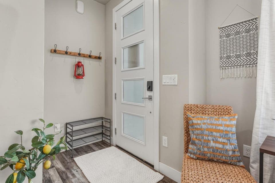 Facade/entrance, Living room, Seating area