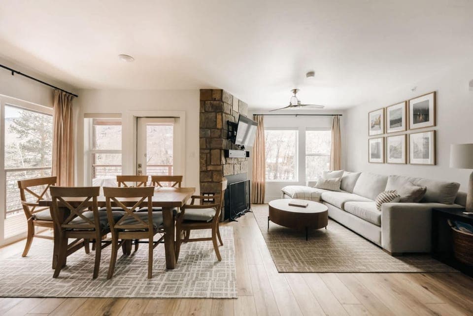 Living room, Dining area