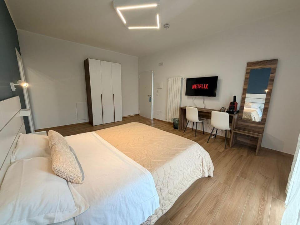 Bed, Photo of the whole room, Bedroom, wardrobe