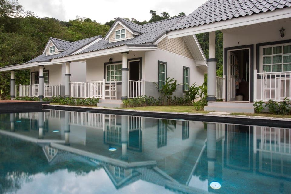 BBQ facilities, Place of worship, Garden, Horse-riding, Balcony/Terrace, Banquet/Function facilities, Hiking, Cycling, Evening entertainment, Communal kitchen, Swimming pool