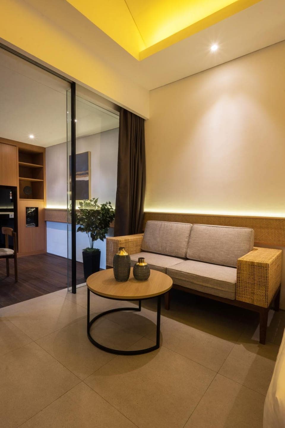 Kitchen or kitchenette, Living room, Seating area, Dining area