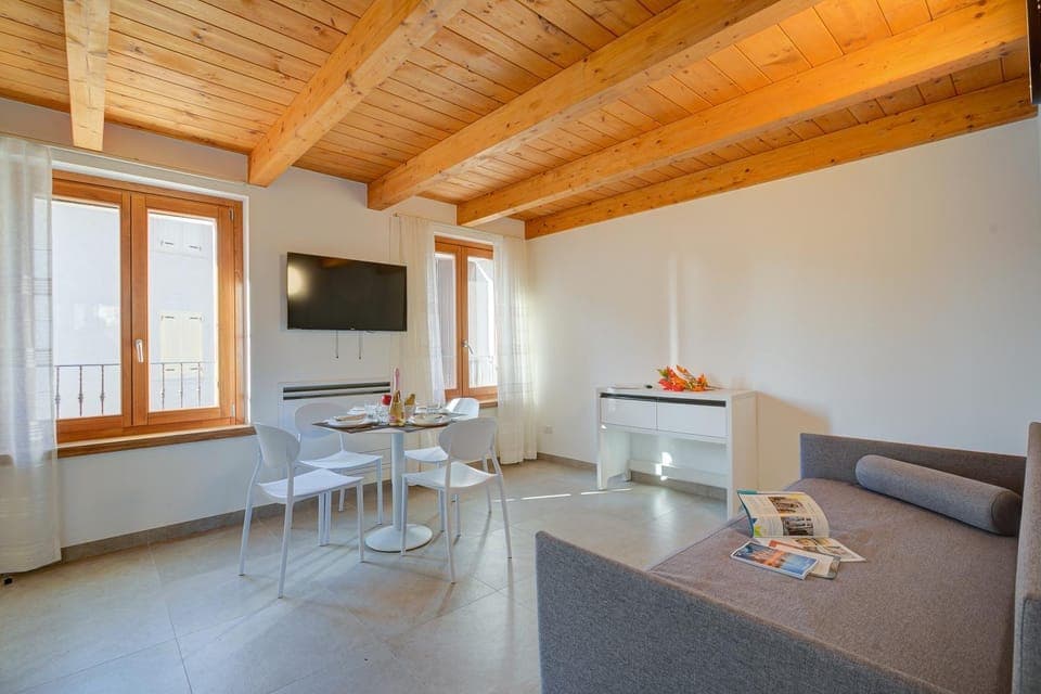 TV and multimedia, Living room, Dining area