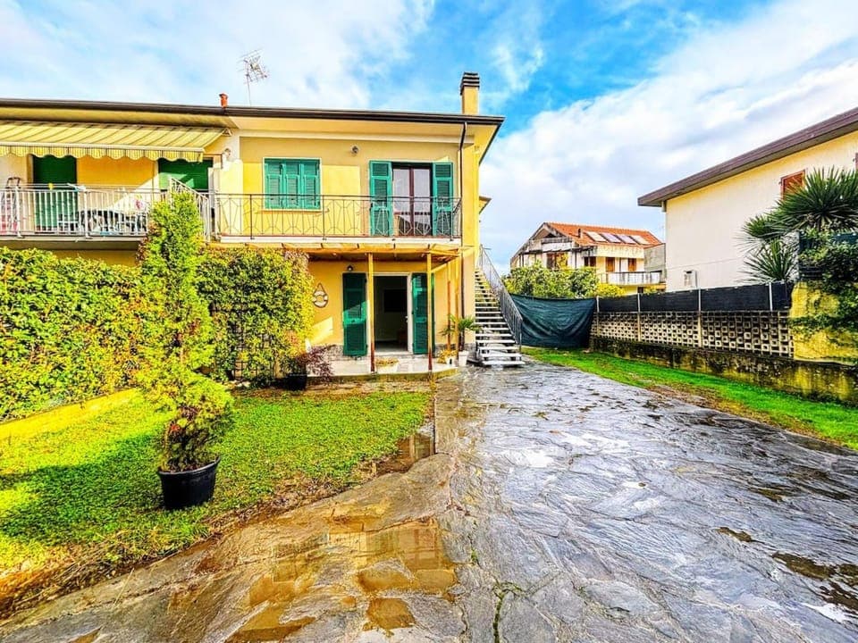 Property building, Spring, Day, Garden view
