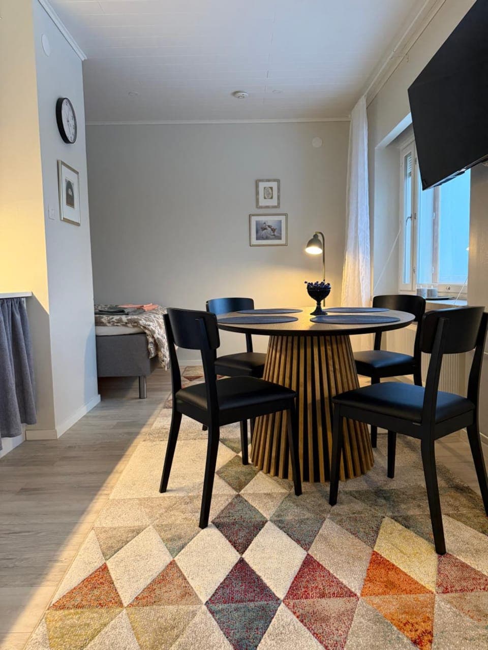 TV and multimedia, Living room, Seating area, Dining area