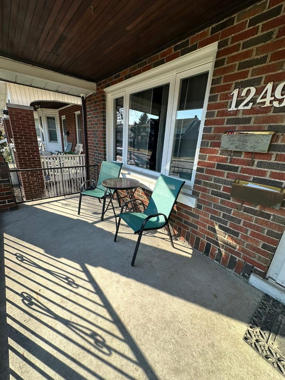 Downtown 2 Bedroom Main Floor Apartment Apartment in Windsor