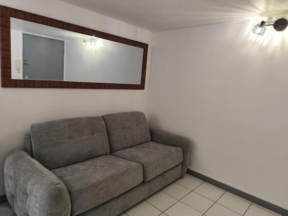 Bed, Living room