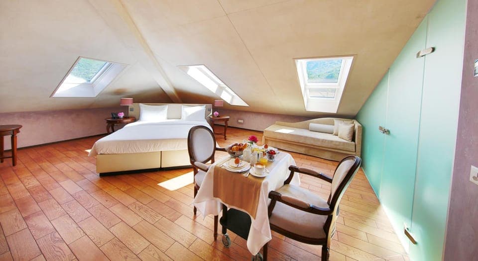 Bed, Bedroom, Breakfast