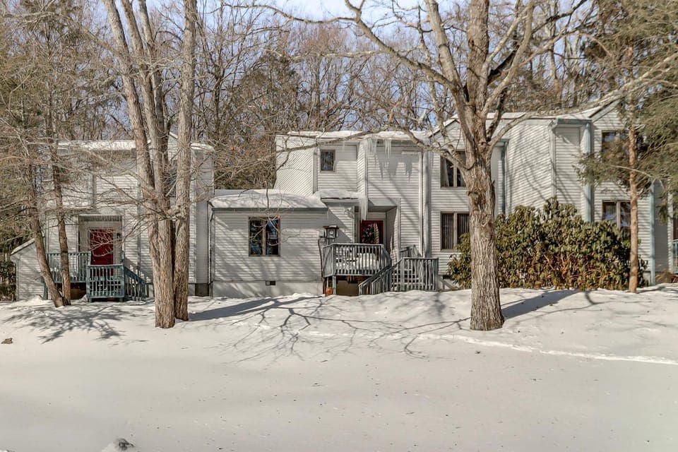 1 Mi to Big Boulder Mountain: Townhome w/ Grill House in Tunkhannock Township