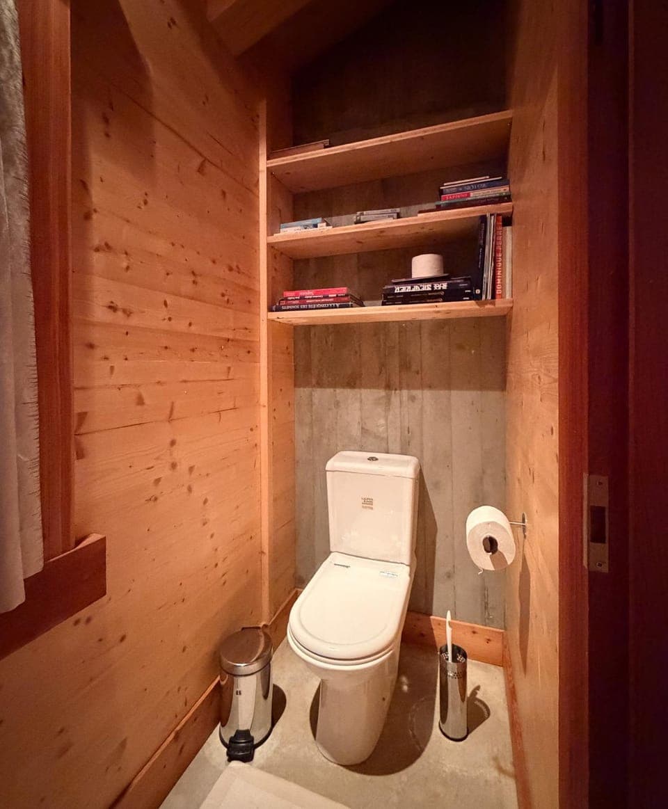 Toilet, Bedroom
