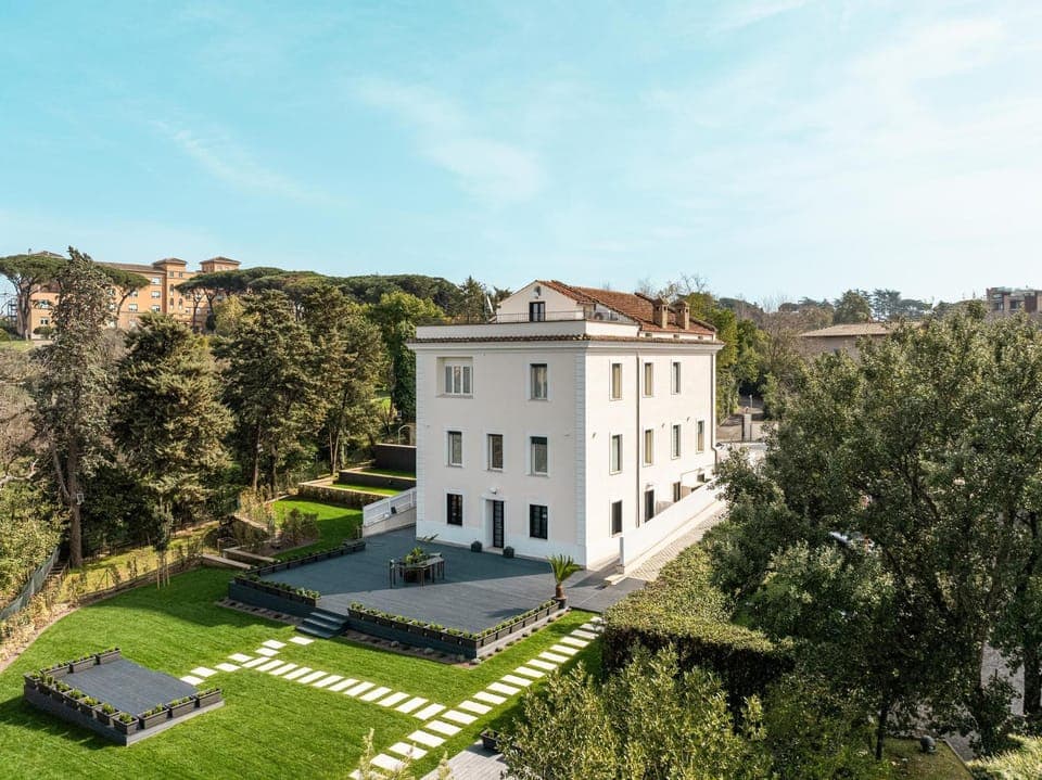 Property building, Day, Natural landscape, Garden, Garden view