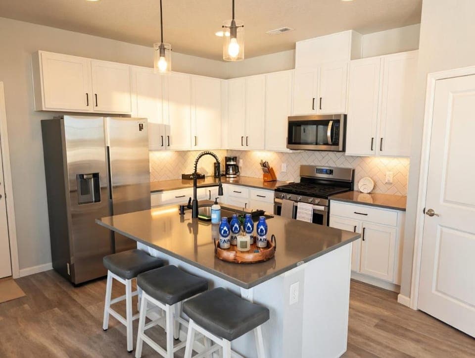 Kitchen or kitchenette, Dining area, dishwasher, oven, stove, toaster