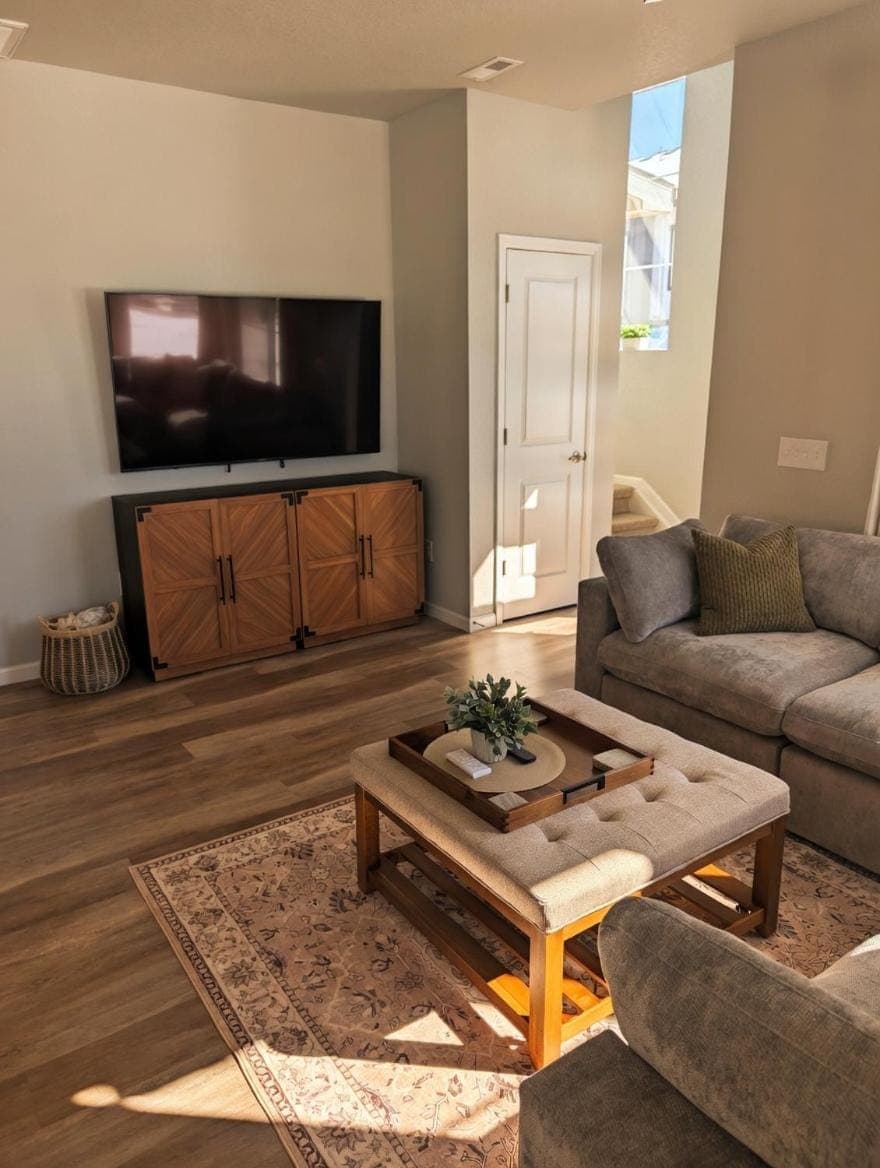 TV and multimedia, Living room, Seating area
