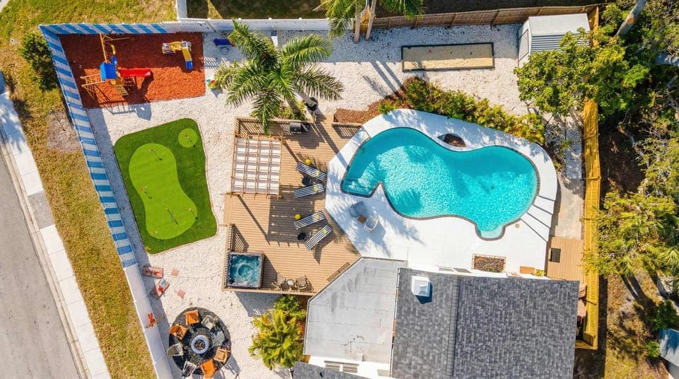 Bird's eye view, Swimming pool
