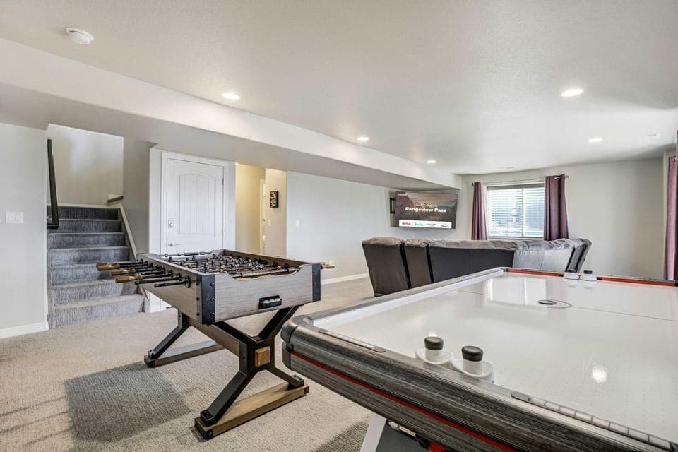 Rangeview Pass Pet Friendly with Epic Peak Views House in Monument