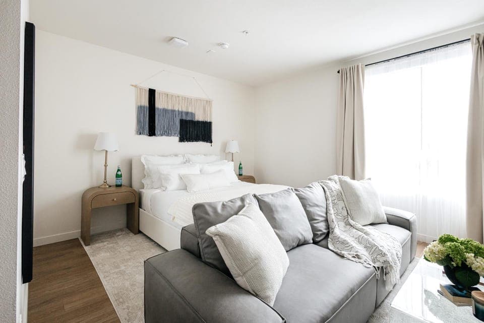 Bed, Living room, Photo of the whole room, Bedroom