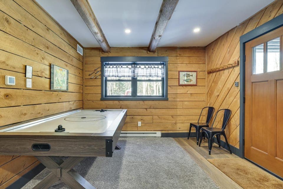 Poconos Ski Base w/ Hot Tub & Game Room! House in Hickory Run State Park